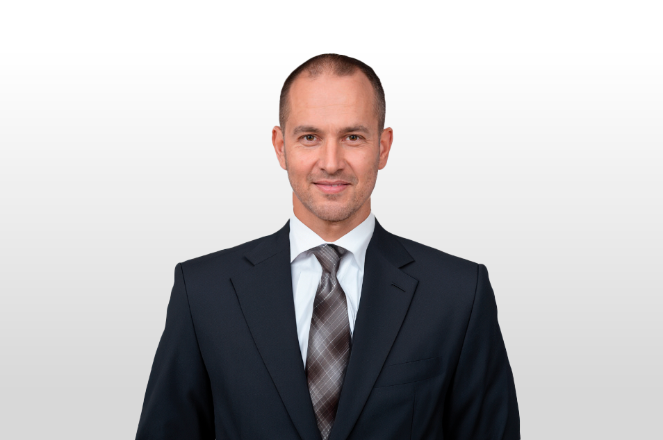 Consultant 3